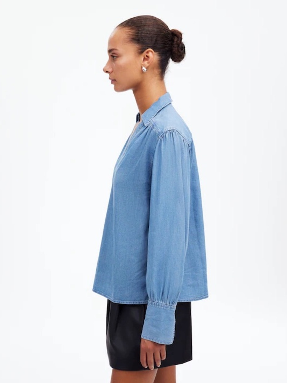 Madewell Chambray Easy Y-Neck Button-Up Shirt in Ritch Wash - Picture 9 of 9